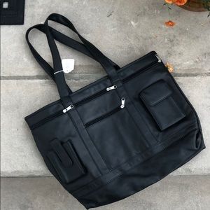 Genuine leather bag.Never been used.No smokeanimal